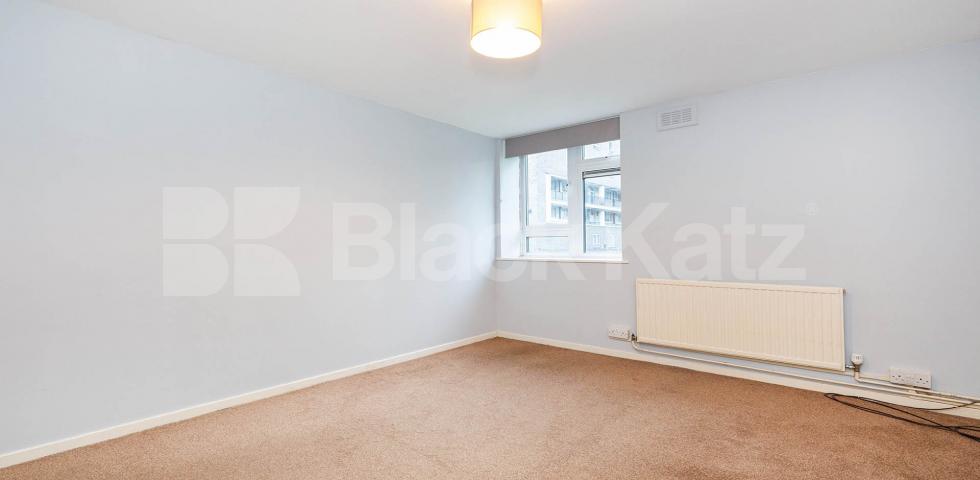 			4 BEDROOMS PLUS LOUNGE! , 4 Bedroom, 1 bath, 1 reception Flat			 Dormans Way, SWISS COTTAGE